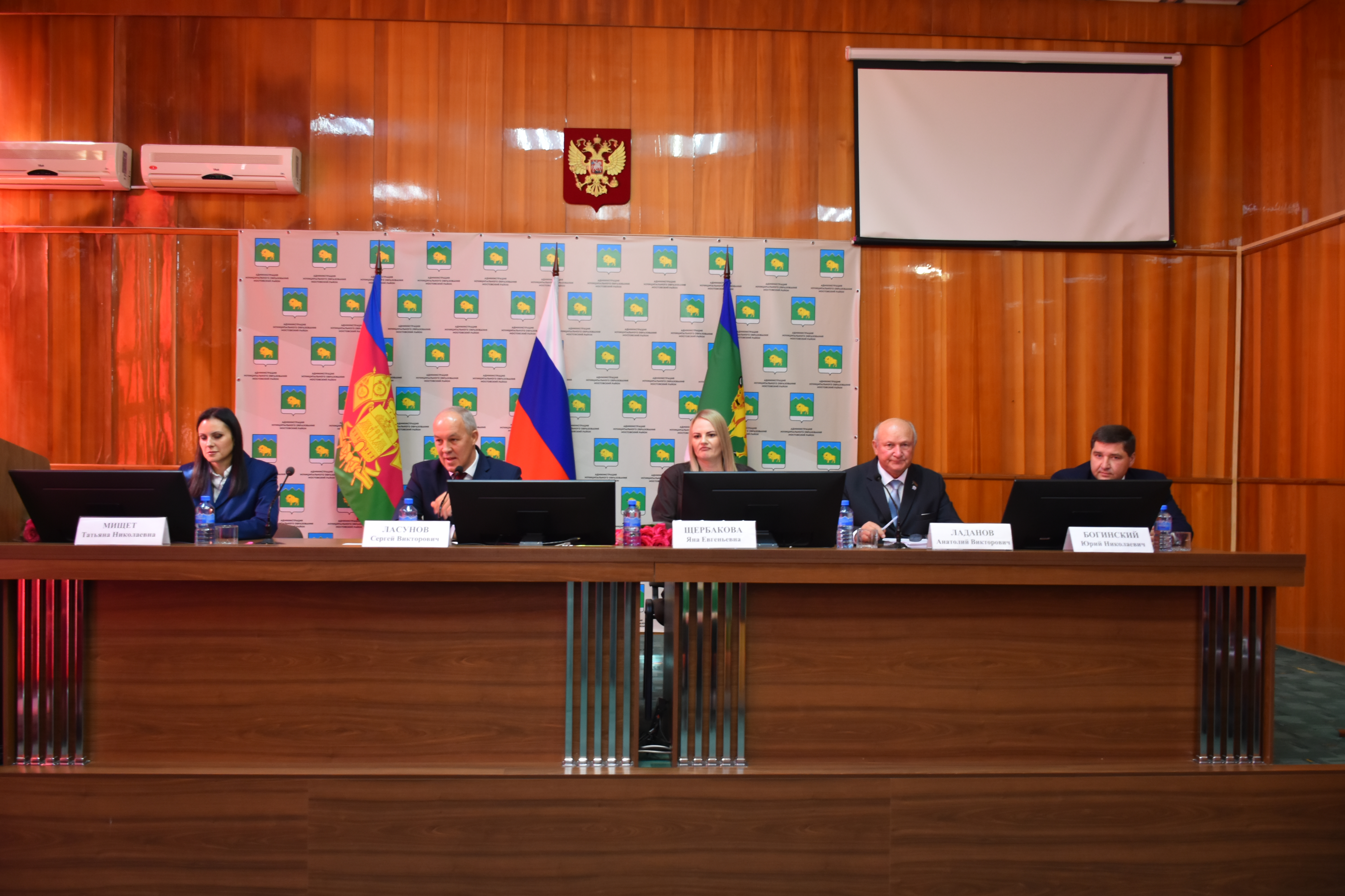 Первая сессия восьмого созыва Совета депутатов
